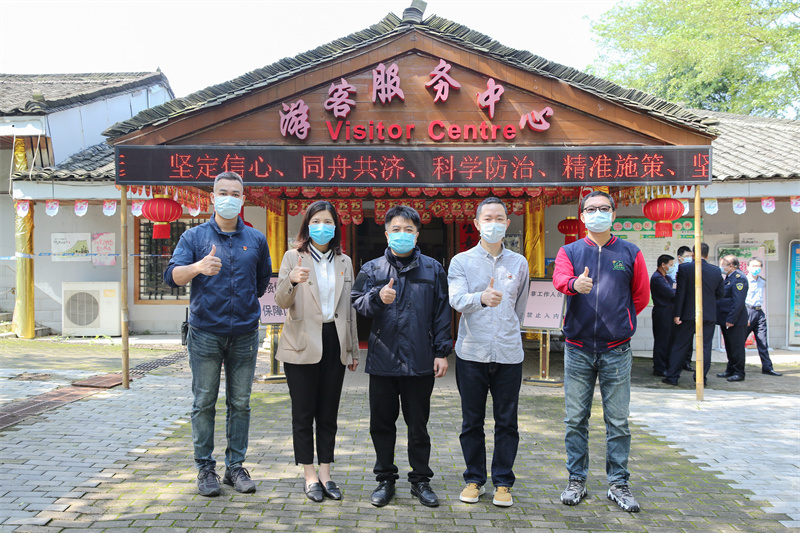 /QJ_215049722849.jpg 檢查生態(tài)園公司疫情防控工作,了解密切解除隔離接待點(diǎn)的工作情況.jpg