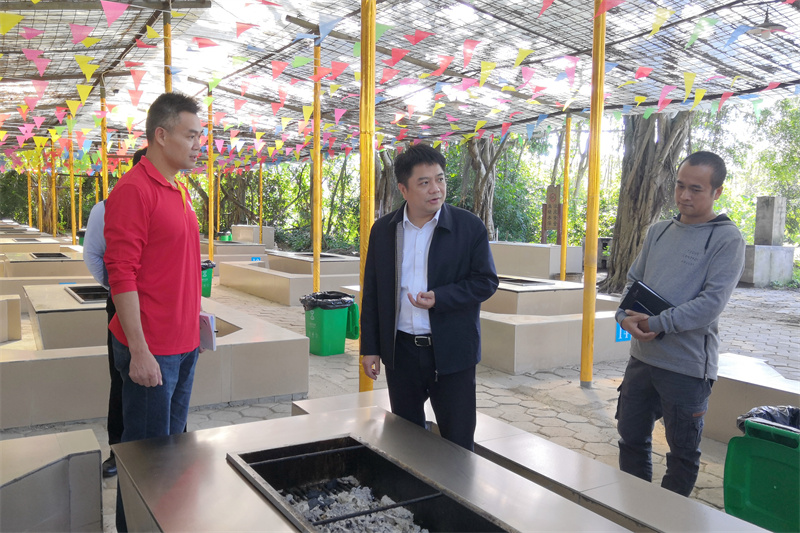 /QJ_215012007643.jpg 實(shí)地檢查調(diào)研鄉(xiāng)村大世界經(jīng)營場地.jpg