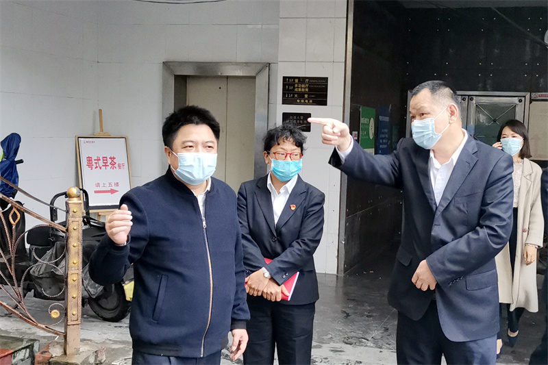 /QJ_215003403183.jpg 到銀河大酒檢查安全生產(chǎn)落實(shí)情況.jpg