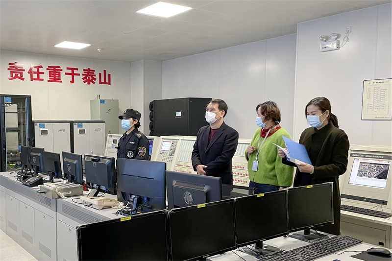 /QJ_112446512948.jpg 3.在市民中心檢查消防安全情況(鄭文堅(jiān)).jpg